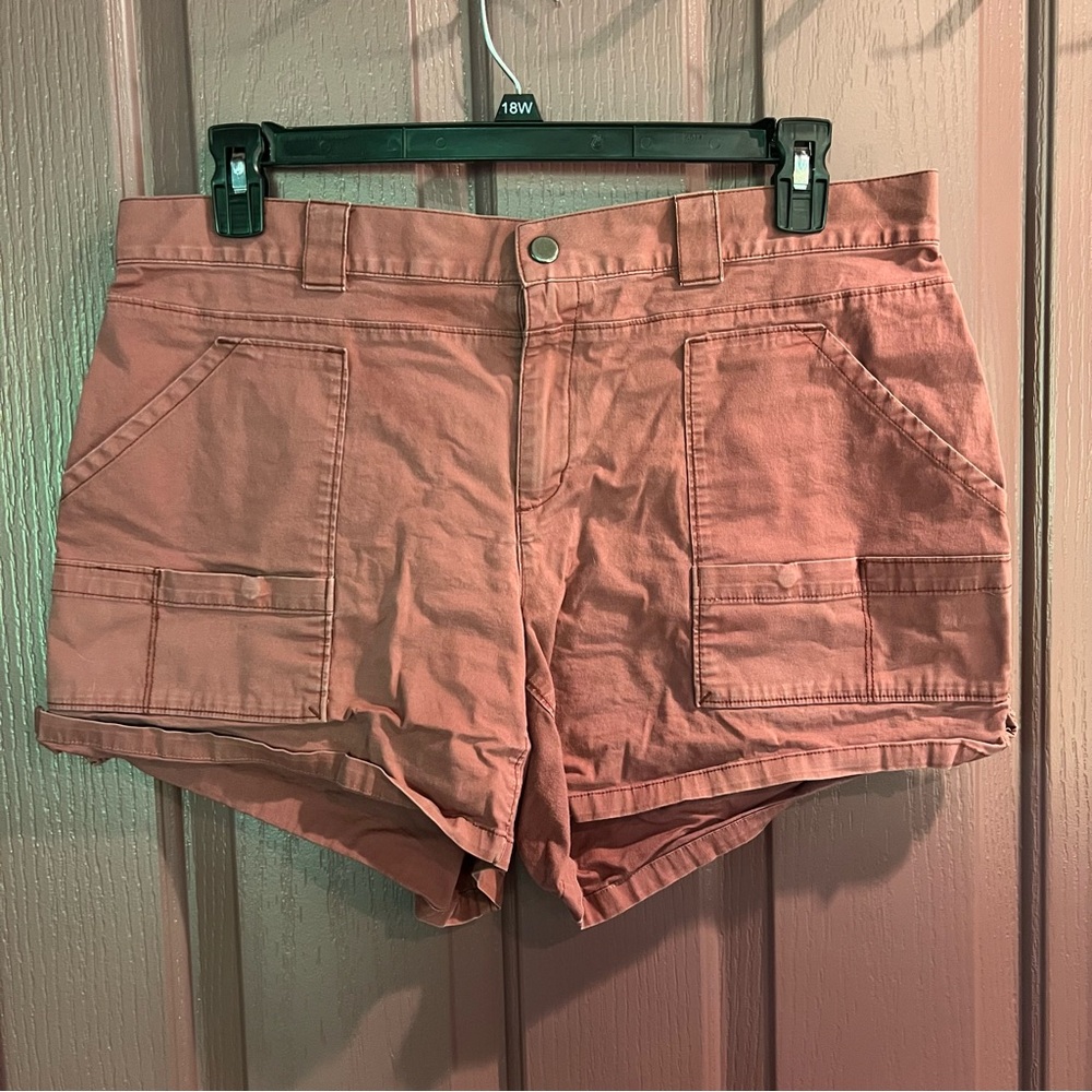 Mountain Hardwear Women's Cargo Shorts in Rust